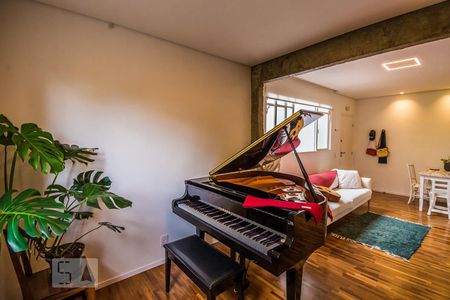 Quarto de apartamento à venda com 2 quartos, 68m² em Cambuí, Campinas