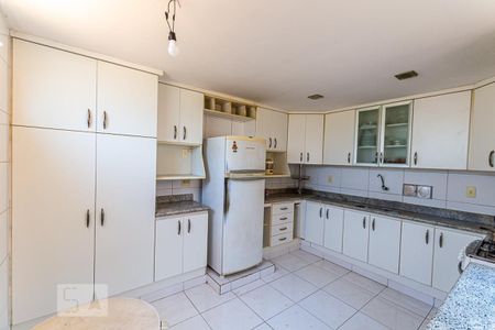 Casa à venda com 320m², 6 quartos e 2 vagasCasa 1