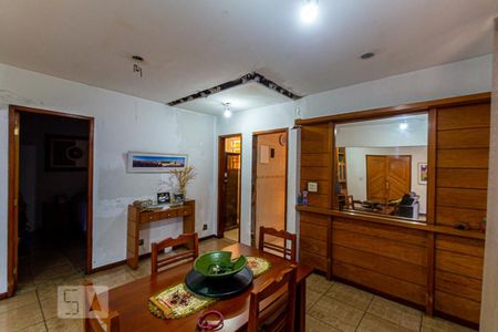 Casa à venda com 320m², 6 quartos e 2 vagasSala Casa 2