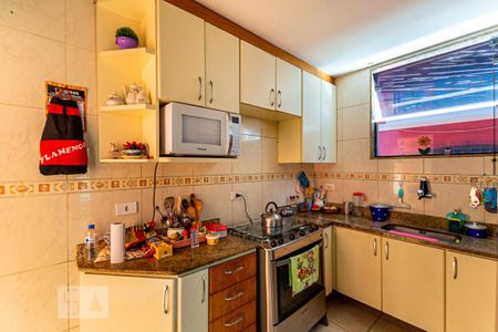 Casa à venda com 320m², 6 quartos e 2 vagasCozinha 