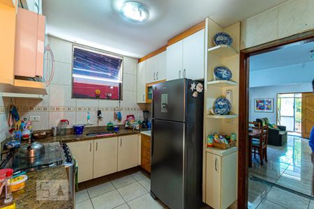 Casa à venda com 320m², 6 quartos e 2 vagasCozinha 