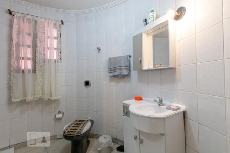 Banheiro da Suíte de casa à venda com 4 quartos, 190m² em Niterói, Canoas