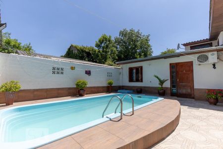 Casa à venda com 190m², 4 quartos e 8 vagas Casa à venda com 190m², 4 quartos e 8 vagasPiscina