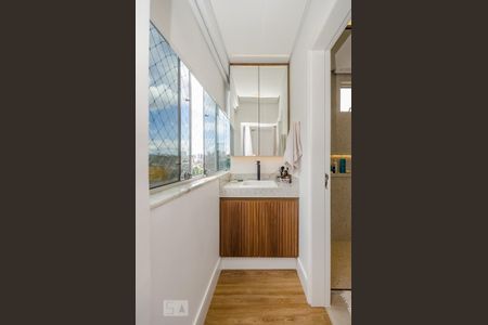Apartamento à venda com 140m², 2 quartos e 2 vagas Apartamento à venda com 140m², 2 quartos e 2 vagasBanheiro da Suíte