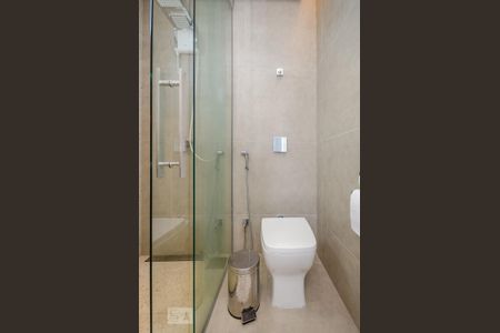 Apartamento à venda com 140m², 2 quartos e 2 vagas Apartamento à venda com 140m², 2 quartos e 2 vagasBanheiro da Suíte