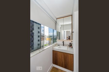 Apartamento à venda com 140m², 2 quartos e 2 vagas Apartamento à venda com 140m², 2 quartos e 2 vagasBanheiro da Suíte