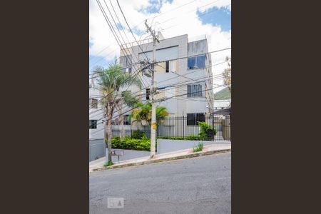 Apartamento à venda com 140m², 2 quartos e 2 vagas Apartamento à venda com 140m², 2 quartos e 2 vagasFachada