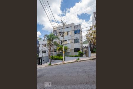 Apartamento à venda com 140m², 2 quartos e 2 vagas Apartamento à venda com 140m², 2 quartos e 2 vagasFachada