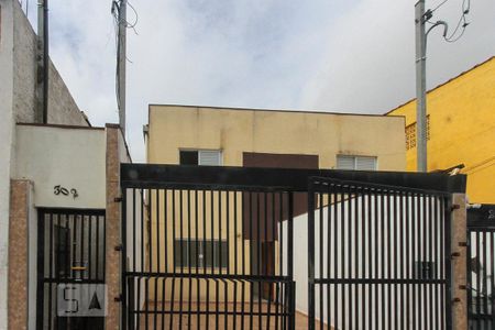Casa para alugar com 80m², 2 quartos e 2 vagas Casa para alugar com 80m², 2 quartos e 2 vagasFachada