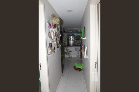 Corredor de apartamento para alugar com 2 quartos, 50m² em Del Castilho, Rio de Janeiro