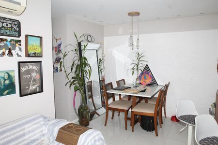 Sala de apartamento para alugar com 2 quartos, 50m² em Del Castilho, Rio de Janeiro