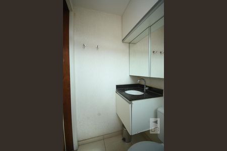 Banheiro de apartamento para alugar com 1 quarto, 26m² em Setor Habitacional Vicente Pires, Brasília