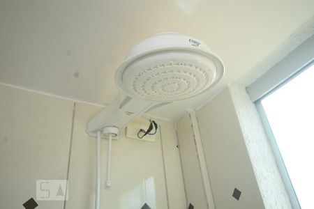 Banheiro de apartamento para alugar com 1 quarto, 26m² em Setor Habitacional Vicente Pires, Brasília