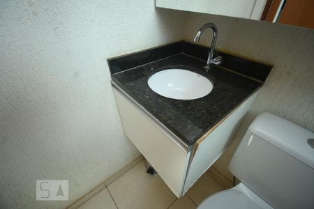Banheiro de apartamento para alugar com 1 quarto, 26m² em Setor Habitacional Vicente Pires, Brasília