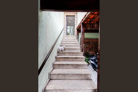 Casa para alugar com 148m², 3 quartos e 2 vagas Casa para alugar com 148m², 3 quartos e 2 vagasEscadas Entrada