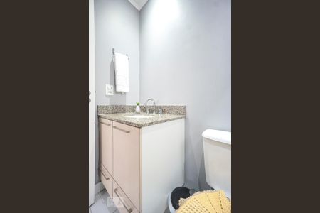 Apartamento à venda com 70m², 2 quartos e 1 vaga Apartamento à venda com 70m², 2 quartos e 1 vagaBanheiro da suíte