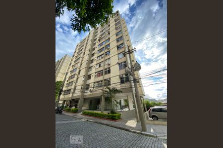 Apartamento à venda com 82m², 2 quartos e 1 vaga Apartamento à venda com 82m², 2 quartos e 1 vagaFachada