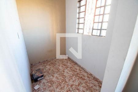 Quarto 1 de apartamento para alugar com 2 quartos, 50m² em Qn 320, Brasília