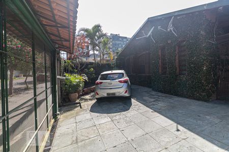Garagem de casa à venda com 3 quartos, 440m² em Tristeza, Porto Alegre