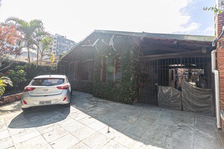 Fachada de casa à venda com 3 quartos, 440m² em Tristeza, Porto Alegre