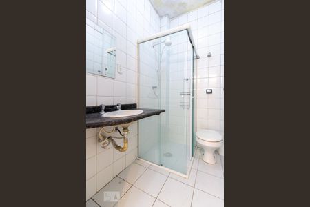 Banheiro de kitnet/studio para alugar com 1 quarto, 29m² em República, São Paulo