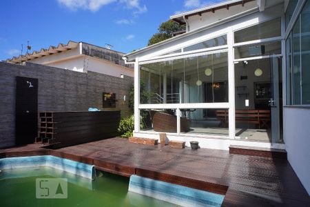 Casa à venda com 295m², 4 quartos e 4 vagasPiscina