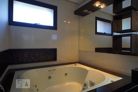 Casa à venda com 295m², 4 quartos e 4 vagasBanheiro da Suíte