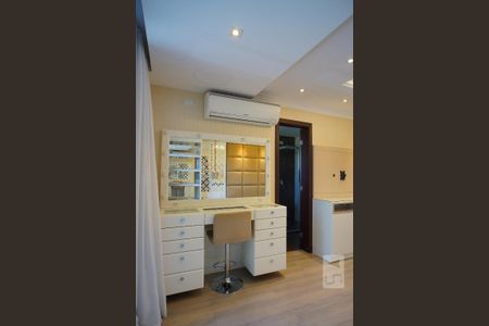 Casa à venda com 295m², 4 quartos e 4 vagasSuite