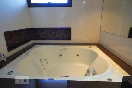 Casa à venda com 295m², 4 quartos e 4 vagasBanheiro da Suíte