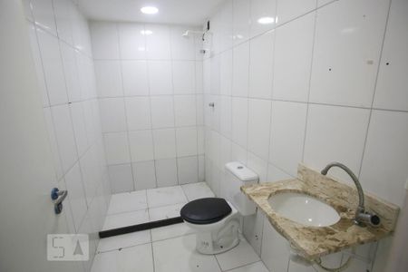 Banheiro de kitnet/studio para alugar com 1 quarto, 25m² em Jacarepaguá, Rio de Janeiro