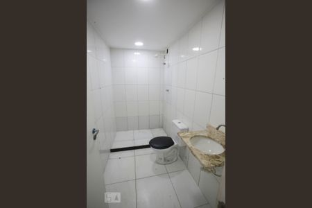 Banheiro de kitnet/studio para alugar com 1 quarto, 25m² em Jacarepaguá, Rio de Janeiro