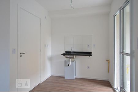 Sala - cozinha de apartamento para alugar com 2 quartos, 34m² em Vila Esperança, São Paulo