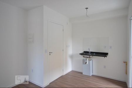Sala - cozinha de apartamento para alugar com 2 quartos, 34m² em Vila Esperança, São Paulo