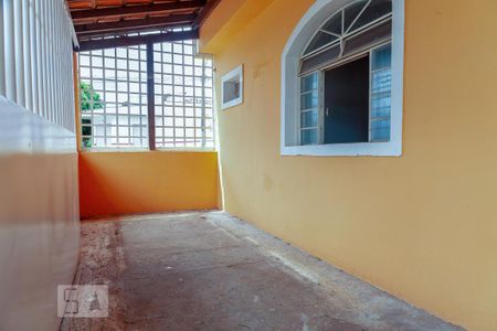 Garagem de casa para alugar com 3 quartos, 136m² em Daniel Fonseca, Uberlândia