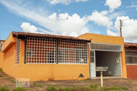 Fachada de casa para alugar com 3 quartos, 136m² em Daniel Fonseca, Uberlândia