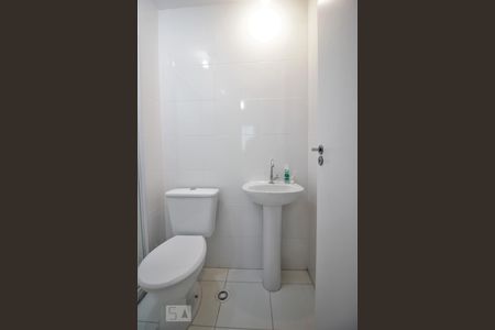 Banheiro da suíte de kitnet/studio à venda com 1 quarto, 24m² em  Vila Andrade, São Paulo
