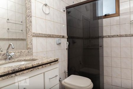 Banheiro da Suíte de apartamento para alugar com 4 quartos, 70m² em Santa Mônica, Uberlândia