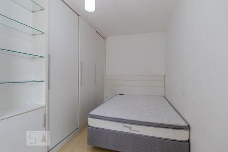 Quarto de kitnet/studio para alugar com 1 quarto, 47m² em Centro Cívico, Curitiba