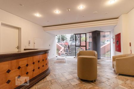Hall de Entrada de kitnet/studio para alugar com 1 quarto, 47m² em Centro Cívico, Curitiba