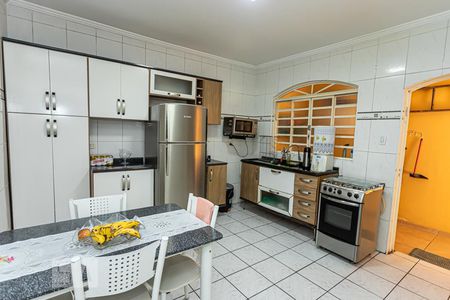Casa à venda com 150m², 2 quartos e 2 vagas Casa à venda com 150m², 2 quartos e 2 vagasCozinha