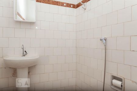 Banheiro de casa para alugar com 2 quartos, 77m² em Bom Jesus, Uberlândia
