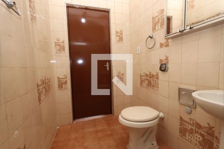 Casa para alugar com 250m², 2 quartos e 8 vagasBanheiro