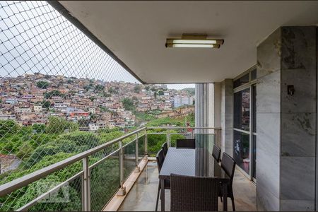 Apartamento à venda com 170m², 4 quartos e 2 vagasVaranda da Suíte e Quarto 2