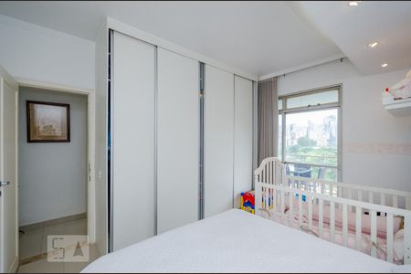 Apartamento à venda com 170m², 4 quartos e 2 vagasQuarto 2