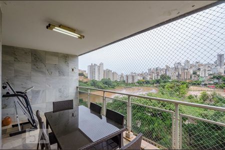Apartamento à venda com 170m², 4 quartos e 2 vagasVaranda da Suíte e Quarto 2