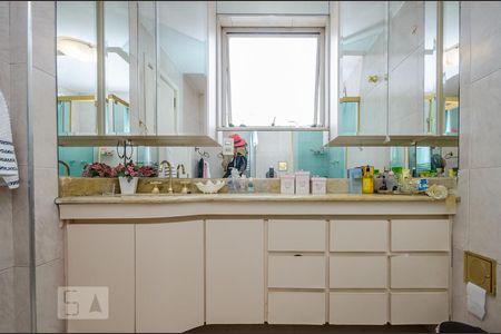 Apartamento à venda com 170m², 4 quartos e 2 vagasBanheiro da Suíte