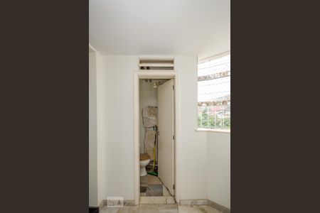 Apartamento à venda com 170m², 4 quartos e 2 vagasBanheiro de Serviço