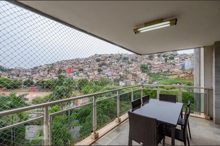 Apartamento à venda com 170m², 4 quartos e 2 vagasVaranda da Suíte e Quarto 2