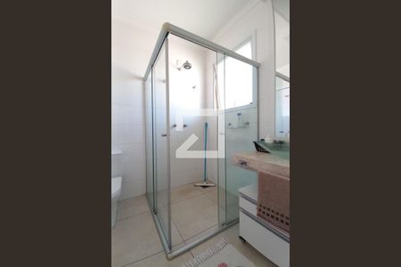 Casa de condomínio à venda com 210m², 4 quartos e 4 vagasBanheiro da Suíte 1