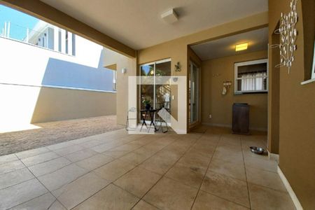 Casa de condomínio à venda com 210m², 4 quartos e 4 vagasÁrea Externa